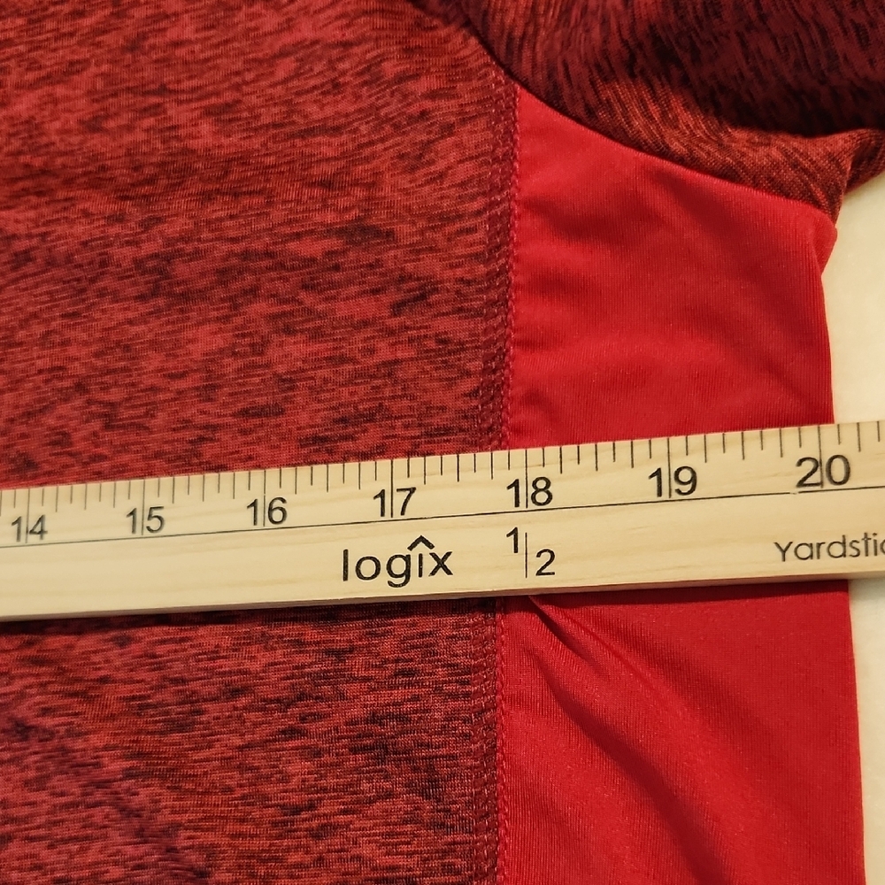 Realessentials Red Heathered V-Neck T-Shirt Men's Size Large - Picture 4 of 6